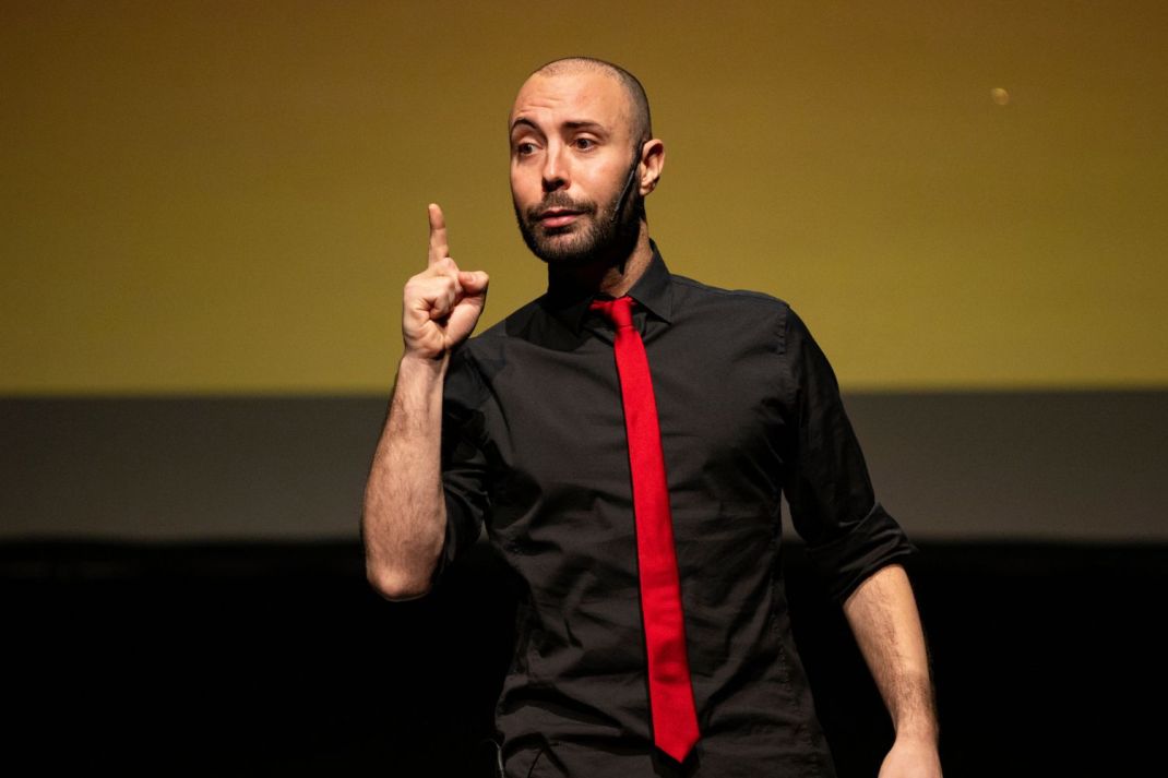 TINDER SORPRESA | Con Andreu Casanova TINDER SORPRESA | Con Andreu Casanova