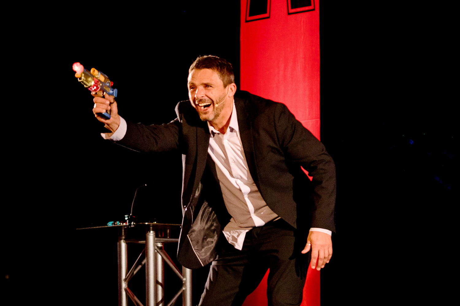 GORILA, LA JAULA HUMANA