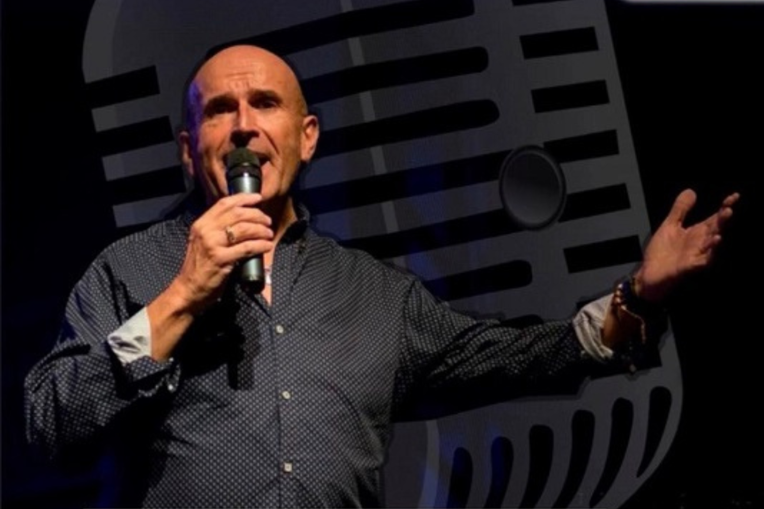 JOSE LUIS URBEN | AL SON DE UN BOLERO