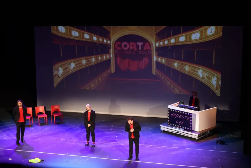 CORTA EL CABLE ROJO CORTA EL CABLE ROJO