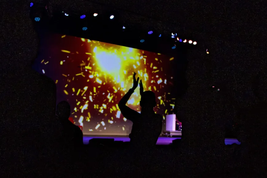 CORTA EL CABLE ROJO CORTA EL CABLE ROJO