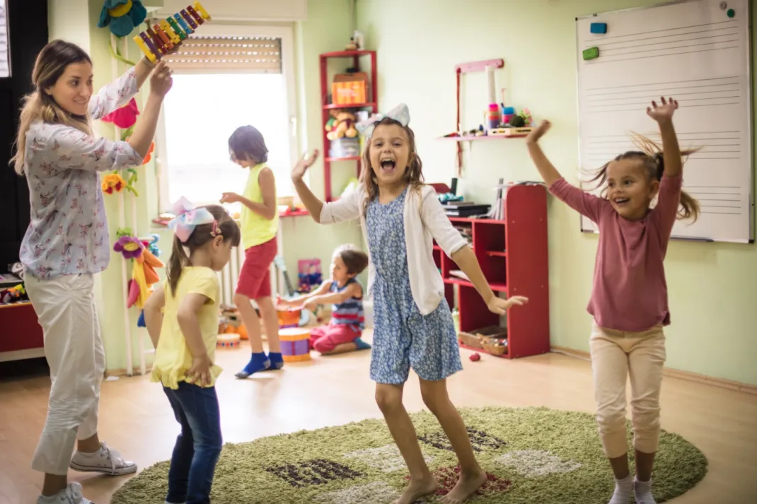 Música y movimiento para niños Música y movimiento para niños